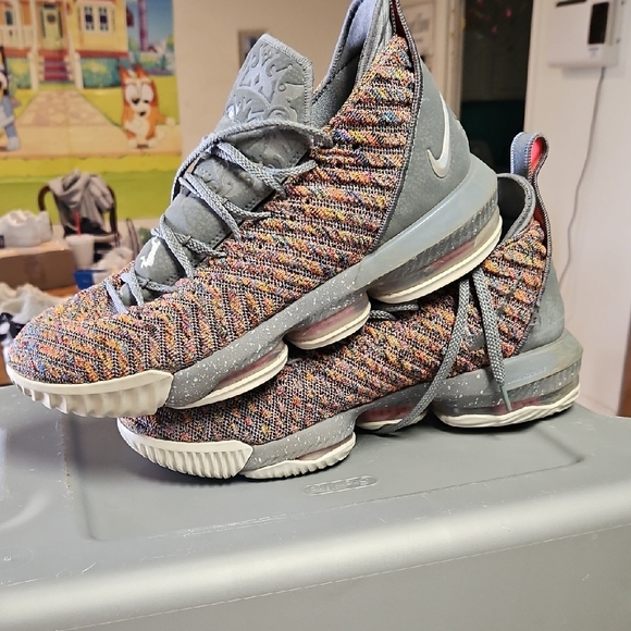 Nike LeBron 16 XVI Multicolor Size 13 - Picture 2 of 7